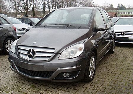 Mercedes-Benz B 180 Autotronic / Navigation / Akt. Park-Assist