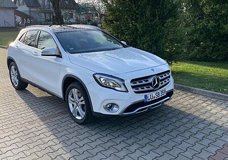 Mercedes-Benz GLA 250 DCT -