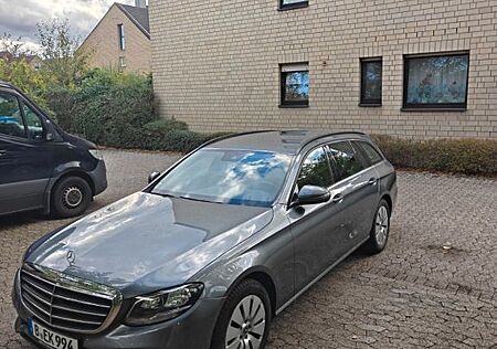Mercedes-Benz E 220 d T Autom. -