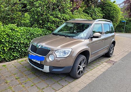 Skoda Yeti 1.2 TSI DSG mit Panorama Dach / Anhängerkup