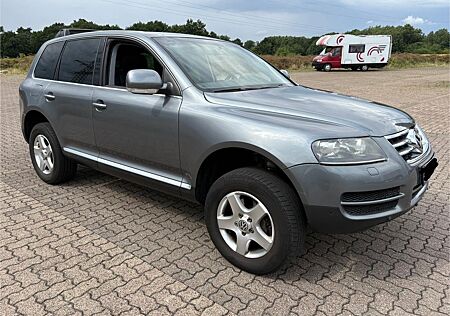 VW Touareg Volkswagen 3.0 V6 TDI Tiptronic Standard