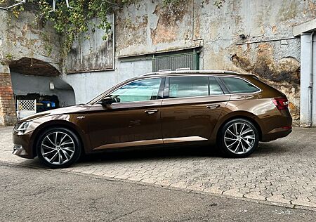 Skoda Superb Combi L&K 4x4*1.Hand*Pano*Standheizung*