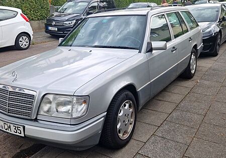 Mercedes-Benz 220 T/124