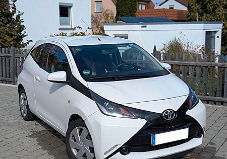 Toyota Aygo (X) Aygo (X) x-play - sparsam & sicher