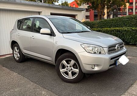 Toyota RAV 4 2.2-l-D-4D 4x4 ALLRADANTRIEB/ALLWETTERBERF