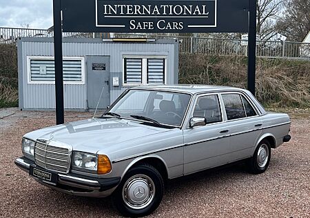 Mercedes-Benz 240 D W123 / H-Zulassung / TÜV 01.28 / Schiebeda