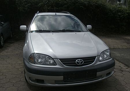 Toyota Avensis 1.8 linea terra