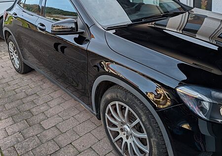 Mercedes-Benz GLA 180 -