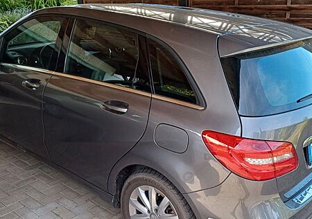 Mercedes-Benz B 200 -