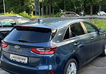 Kia Cee'd Ceed Garantie / Tüv / Bremsen & Reifen neu