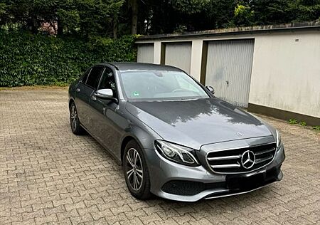 Mercedes-Benz E 200 Autom. -