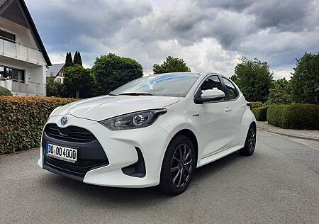 Toyota Yaris 1.5-l-VVT-i CVT Hybrid Business Edition
