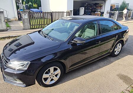 VW Jetta Volkswagen 1.2 TSI/105 PS Navi/PDC/LED/v.Extras