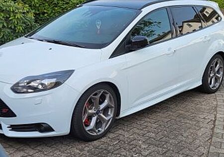 Ford Focus 2,0 EB ST Leder-Exklusiv-Paket Turnier ST