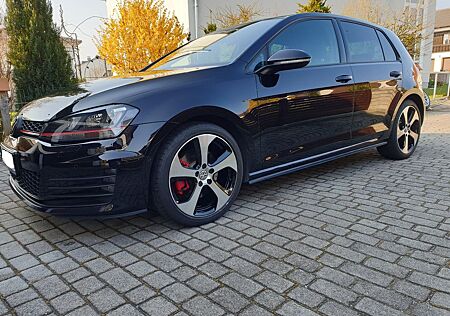 VW Golf Volkswagen 2.0 TSI DSG BMT GTI GTI