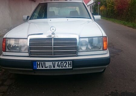Mercedes-Benz W 124 - 200D