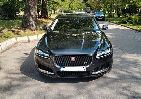 Jaguar XF 35t 340PS / AWD / Supercharge