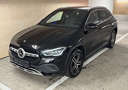 Mercedes-Benz GLA 250 e PROGRESSIV AMBI DISTR WIDE LED KAM
