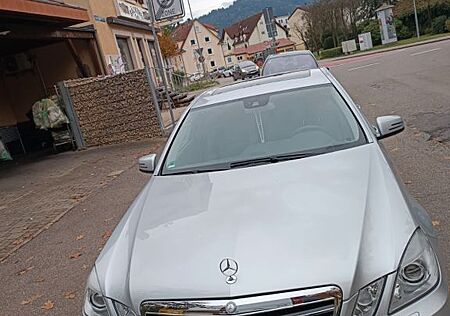 Mercedes-Benz E 350 BlueTEC AVANTGARDE Autom. AVANTGARDE