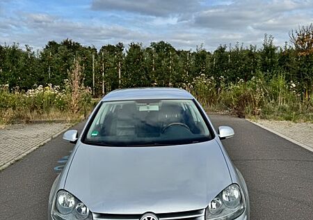 VW Golf Volkswagen 1.6 FSI TÜV NEU