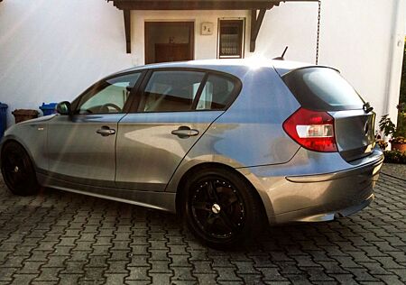 BMW 120d , TÜV neu, 18 Zoll Alufelgen, Garagenwagen