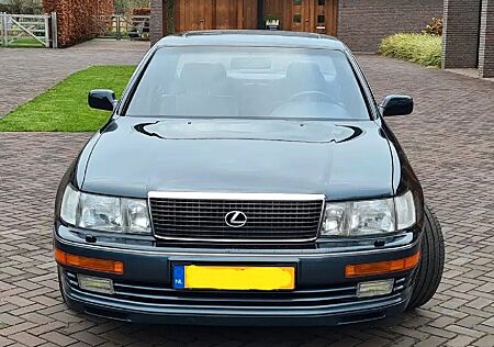 Lexus LS 400