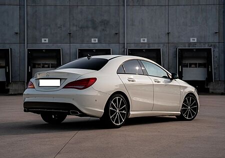 Mercedes-Benz CLA 200 Coupé Urban | Navi | Xenon