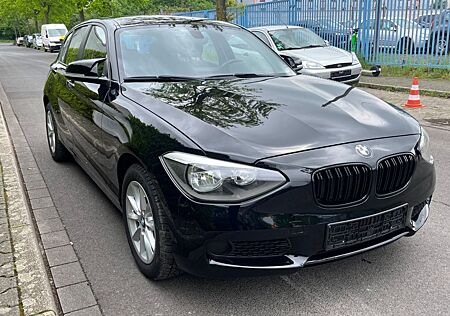 BMW 116i Sport Line NAVI,ALU, PDC,Top Zustand...