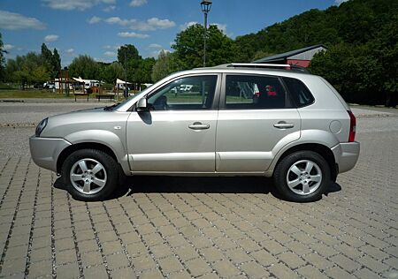 Hyundai Tucson 2.0 GLS Sitzheizung AHKabn CD elFH Alu