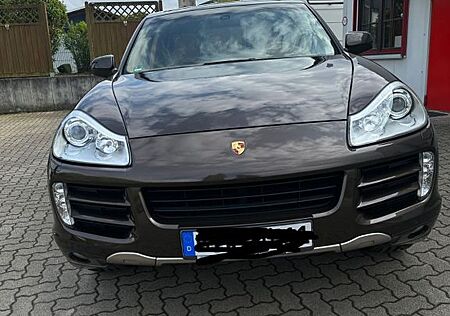 Porsche Cayenne .