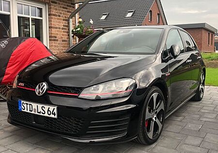 VW Golf Volkswagen VII GTI Performance