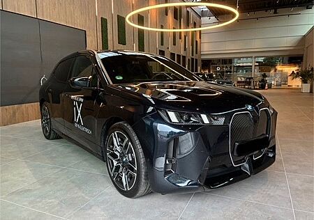 BMW iX xDrive60