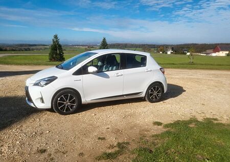 Toyota Yaris 1,5-l-VVT-i Hybrid CVT Team Deutschlan...