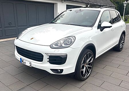 Porsche Cayenne S Diesel 22 Zoll Pano D AHK Bose Chron