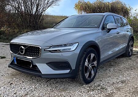 Volvo V60 CC 2024 B4 AWD Plus+WINTERPAK+AHK+h/k