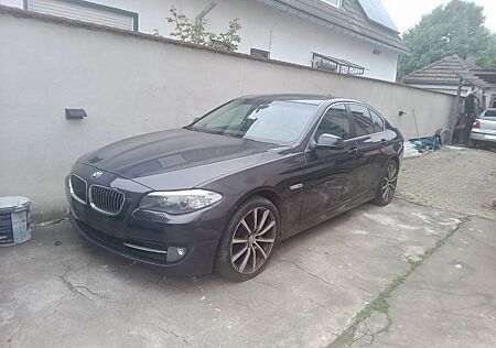 BMW 523i (Auto hat kleine Unfall)