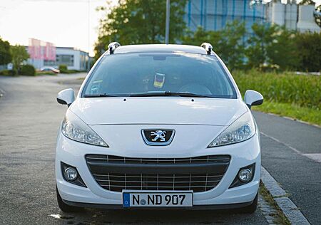 Peugeot 207 SW 2012 pano.
