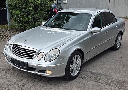 Mercedes-Benz E 240 Elegance, Scheckheft, Automatik, Benzin