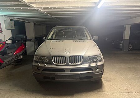 BMW X5 4.4i -