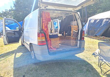 Mercedes-Benz Vito 638 mit Heckscheibe & Camperausbau