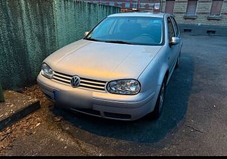 VW Golf Volkswagen AUTOMATIK wenig Km TÜV NEU