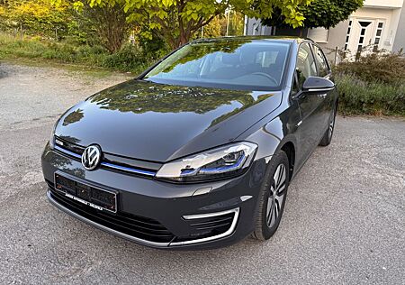 VW Golf Volkswagen e- 35,8 kWh