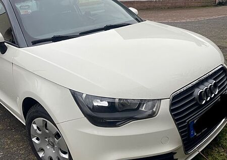 Audi A1 1.6 TDI Attraction 2013 scheckheft TÜV 06/26