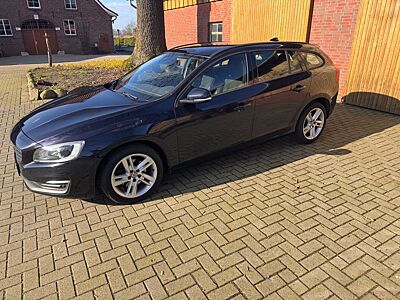 Volvo V60 D3 Momentum Scheckheft Top gepflegt