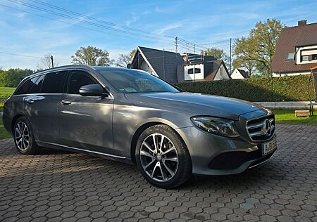 Mercedes-Benz E 220 d T Autom.