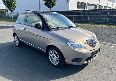 Lancia Ypsilon 1.2 8V Oro, Klimaanlage, Panorama-Dach