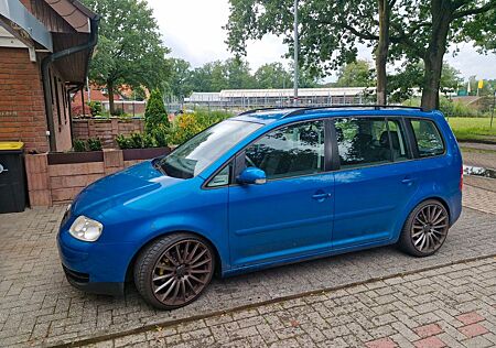 VW Touran Volkswagen 1.6 FSI Highline Highline