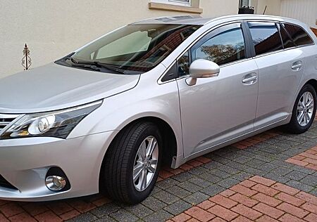 Toyota Avensis Combi 1,8-l-Valvematic Life Life