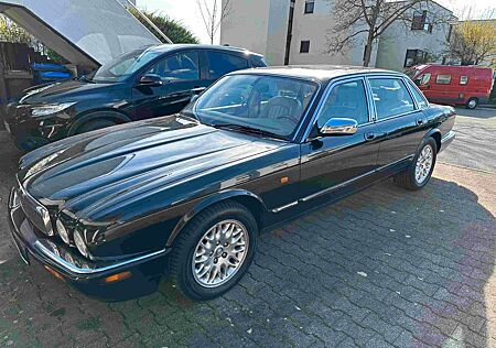 Jaguar XJ8