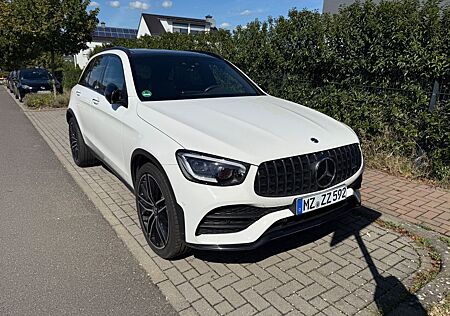 Mercedes-Benz GLC 300 GLC 300d 4MATIC Luft+Pano+360+AHK Werksgarantie!